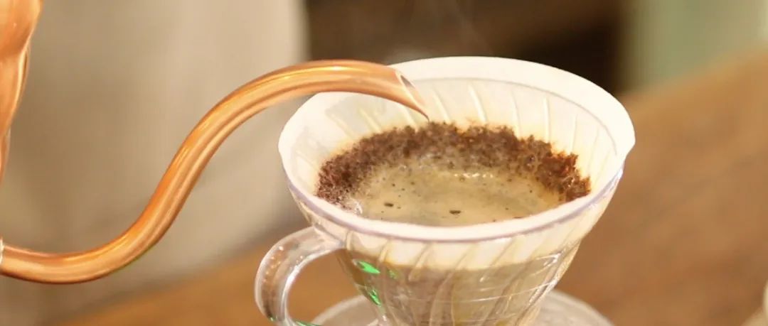 分段式注水時(shí)，是等咖啡液流干了再注水還是流到一半就注水？