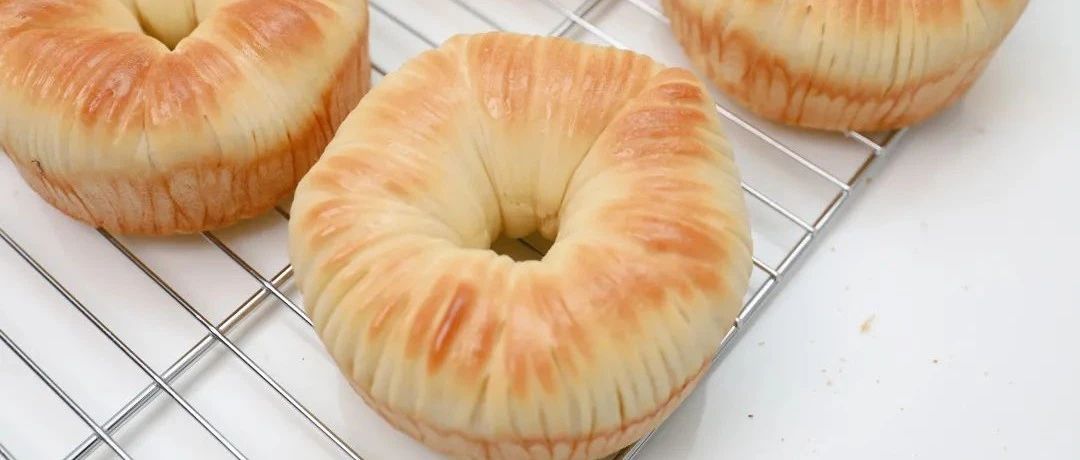 油管上爆紅的「羊毛卷」面包來啦，這次用燕麥餡配黑豆！