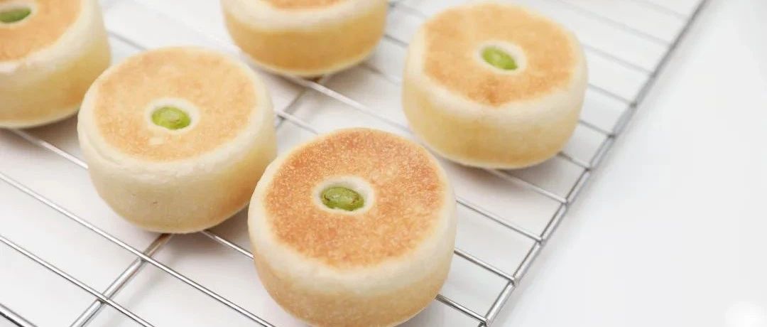 上架款的軟糯日式「米面包」，是雪菜毛豆餡的！