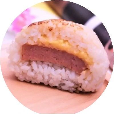 溫故知新丨心靈手巧的姑娘，十分鐘就用剩米飯做出這款超人氣早餐！