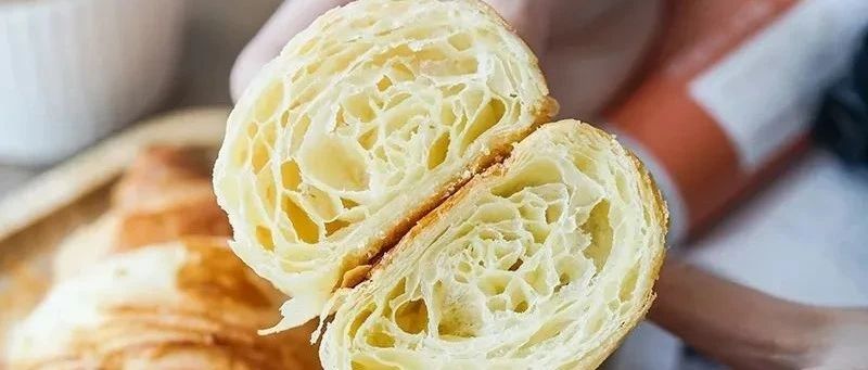 他把“衣服”賣進可頌面包店，就問香不香？