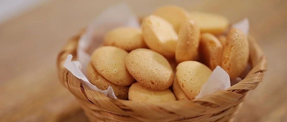 童年記憶里的蛋黃小圓餅干，做起來(lái)有多簡(jiǎn)單呢？