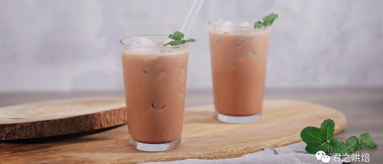 來(lái)杯自制冰奶茶吧！