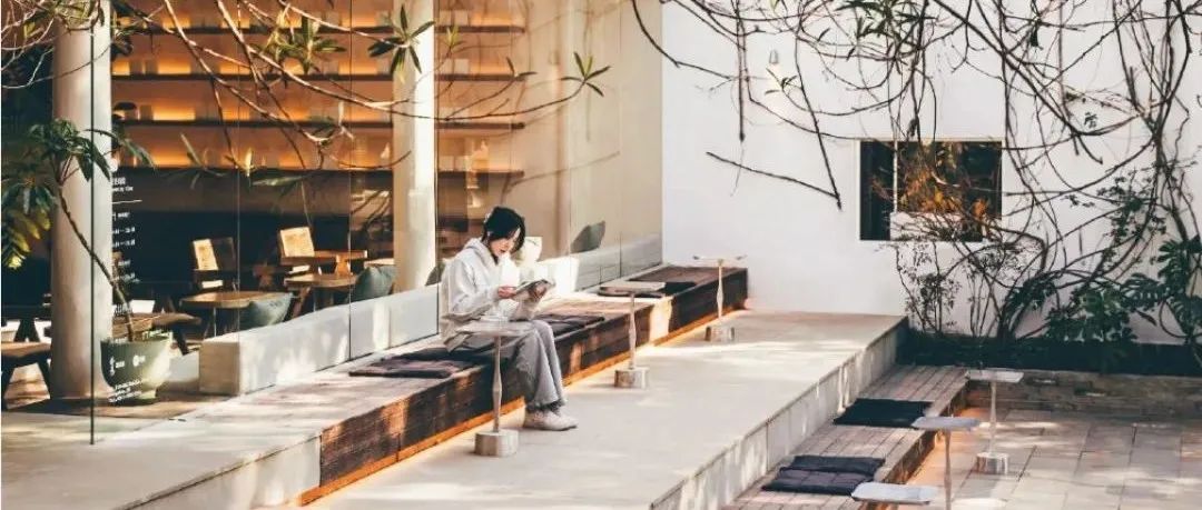 豆姐觀點｜為啥那么多唱到“咖啡館”的老歌，都出現(xiàn)在 年代？